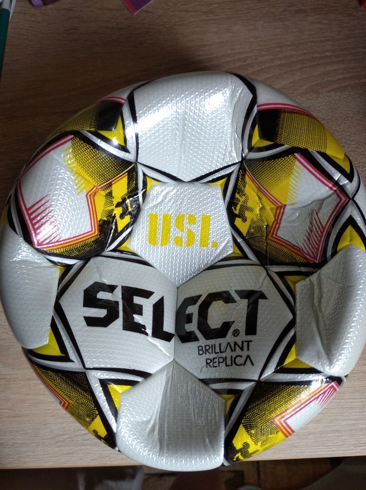 Продам футбольный мяч Select