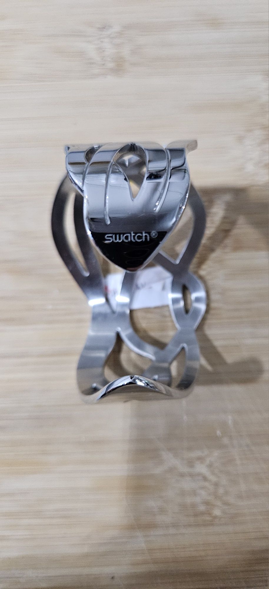Puseira Swatch em aço com brilhantes