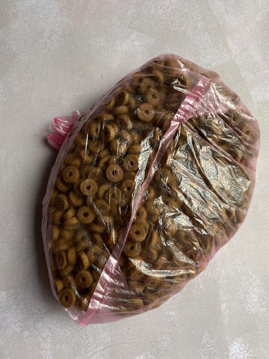 Сухий корм на вагу Club 4 Paws, Friskies, Whiskas