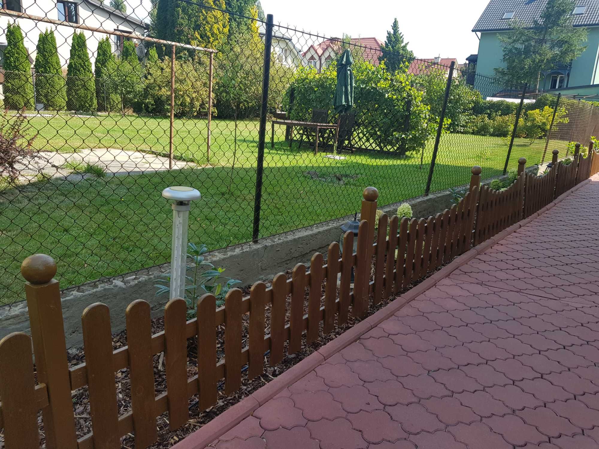 Płotek drewniany do ogrodu wraz ze słupkami i kotwami