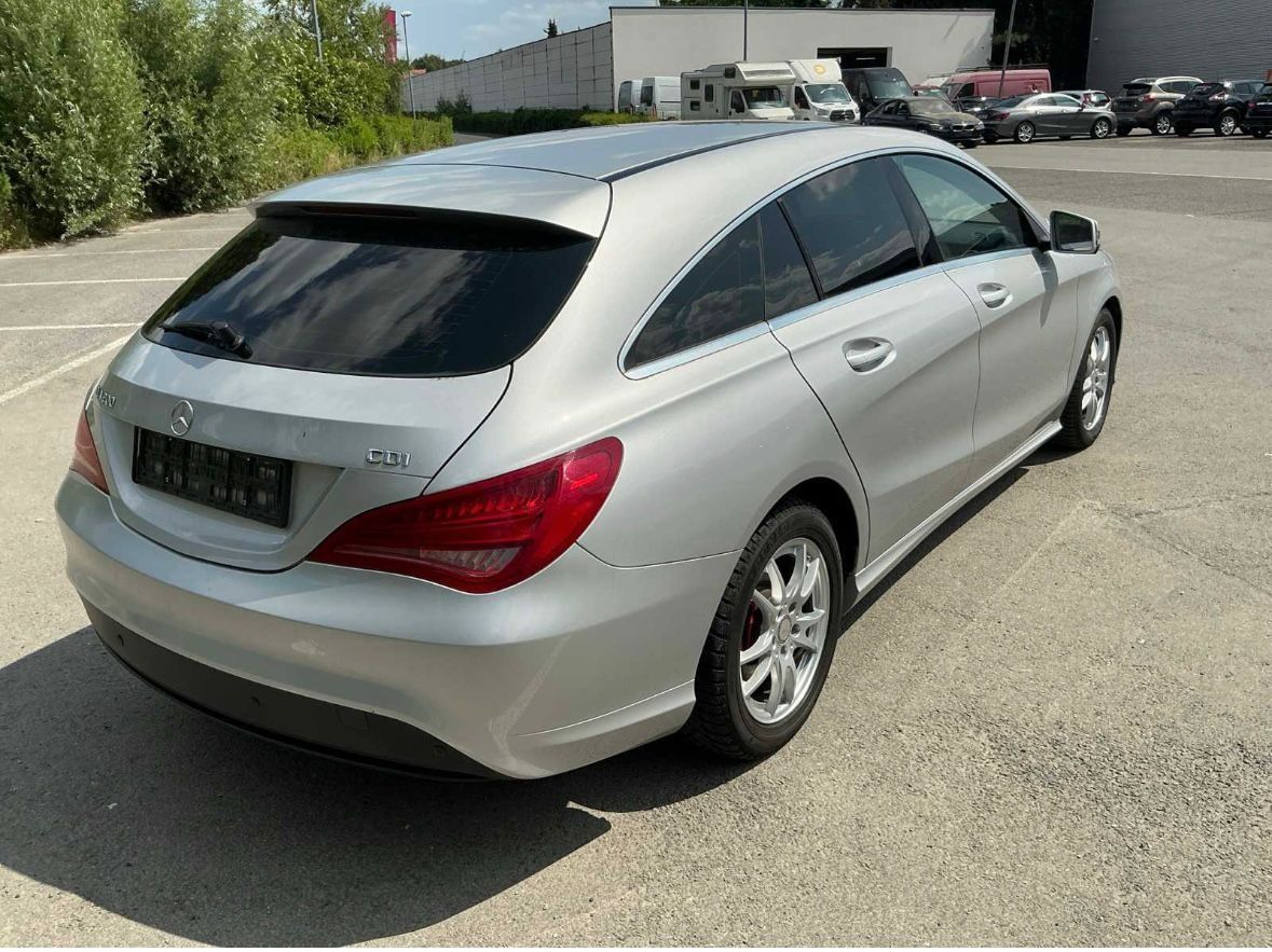 Mercedes-Benz  cla200