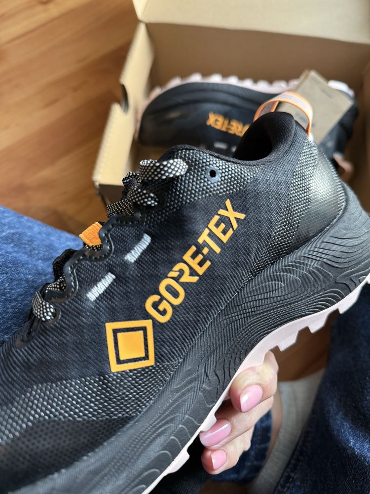 Жіночі кросівки Asics. Оригінал!