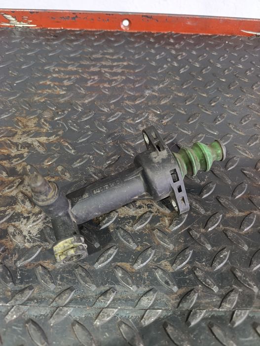 Bomba de embraiagem Volkswagen Polo de 2001 a 2005 6Q0721261D
