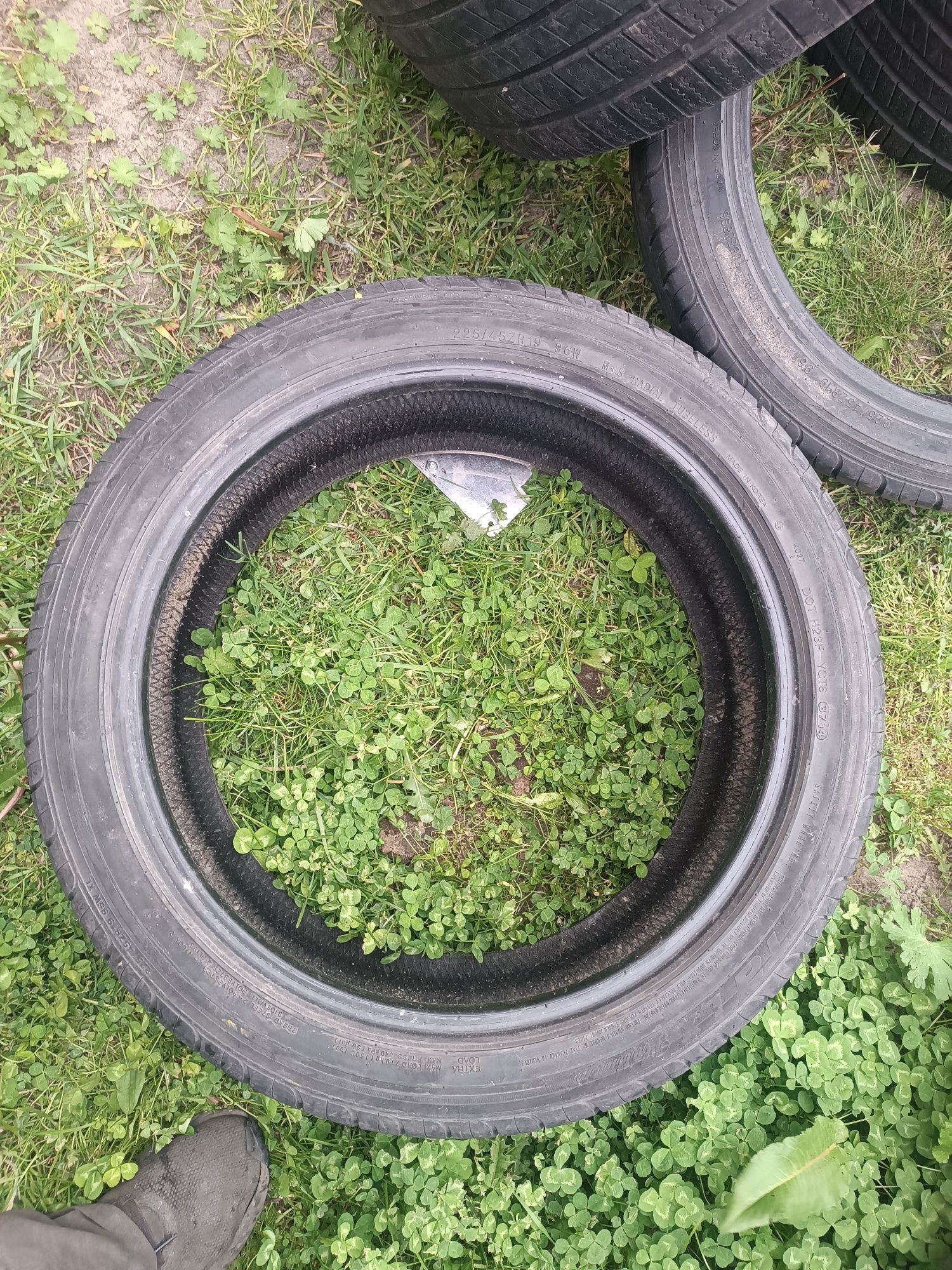 Opony wielosezonowe 225/45R19 KUMHO