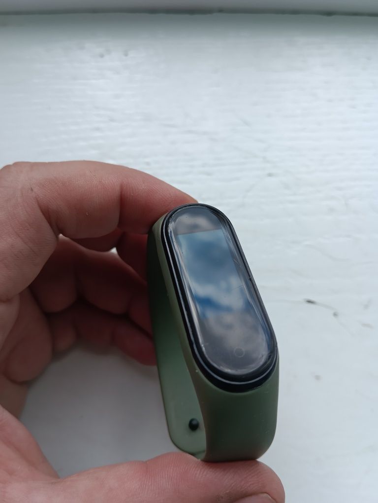 Продам Mi band 4