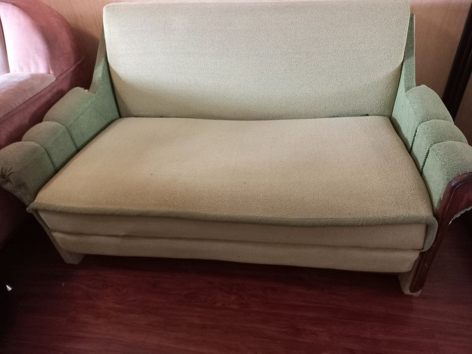 Продам диван и два кресла б/у