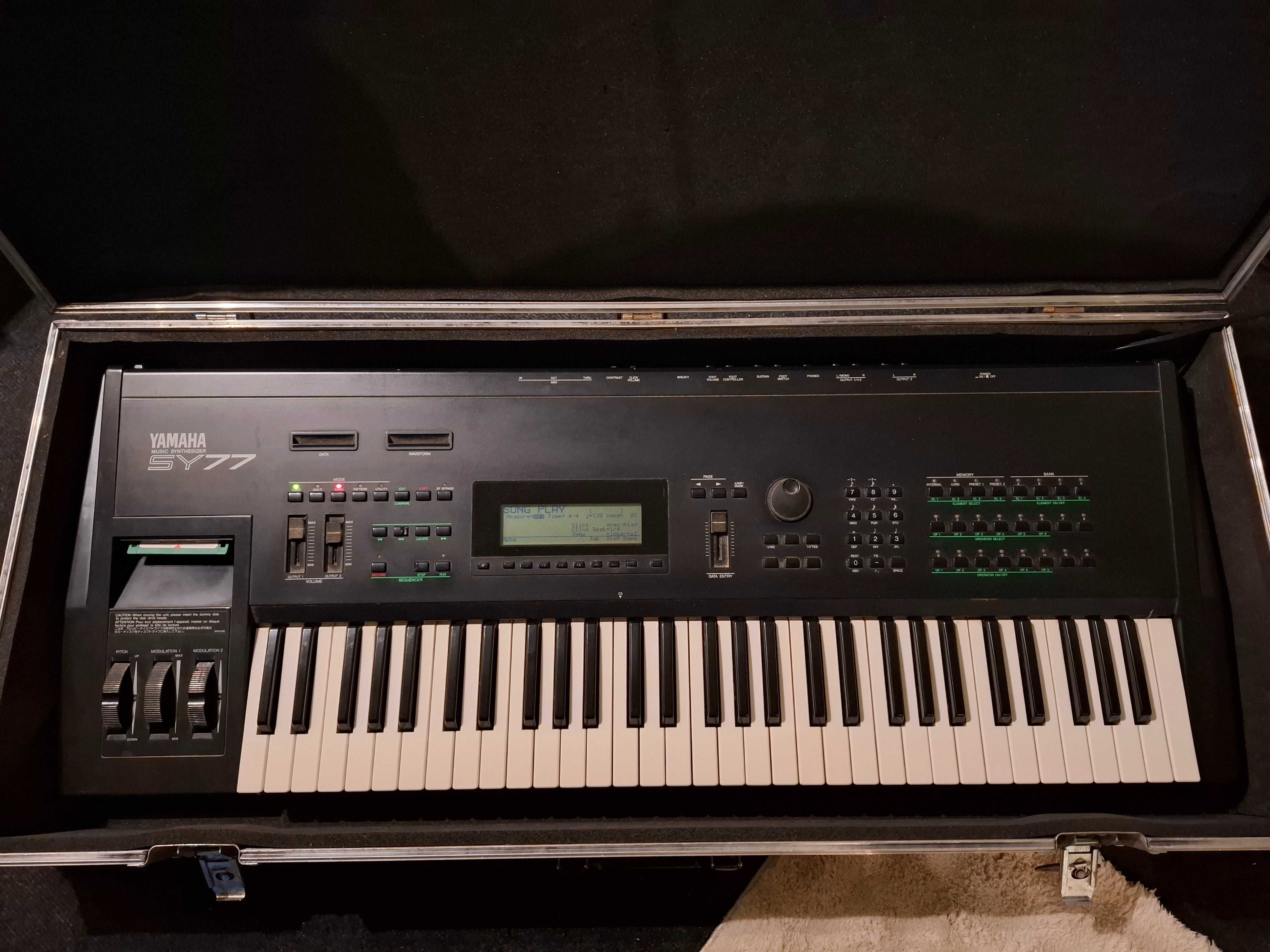 Syntezator YAMAHA SY77 + hard case