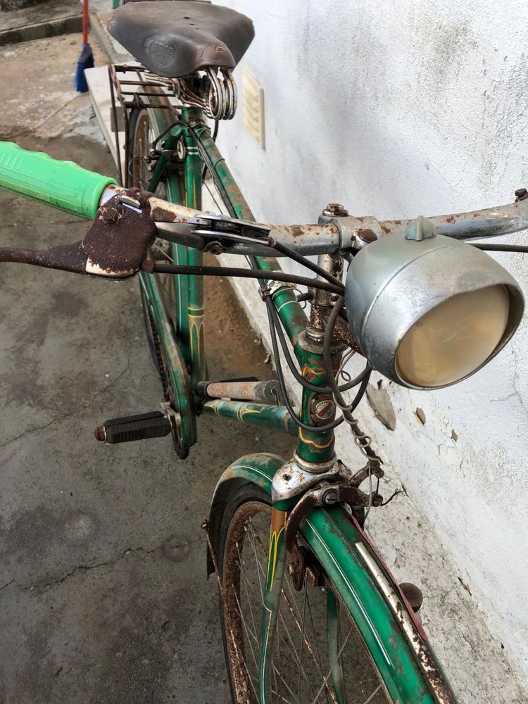 Bicicleta pasteleira verde