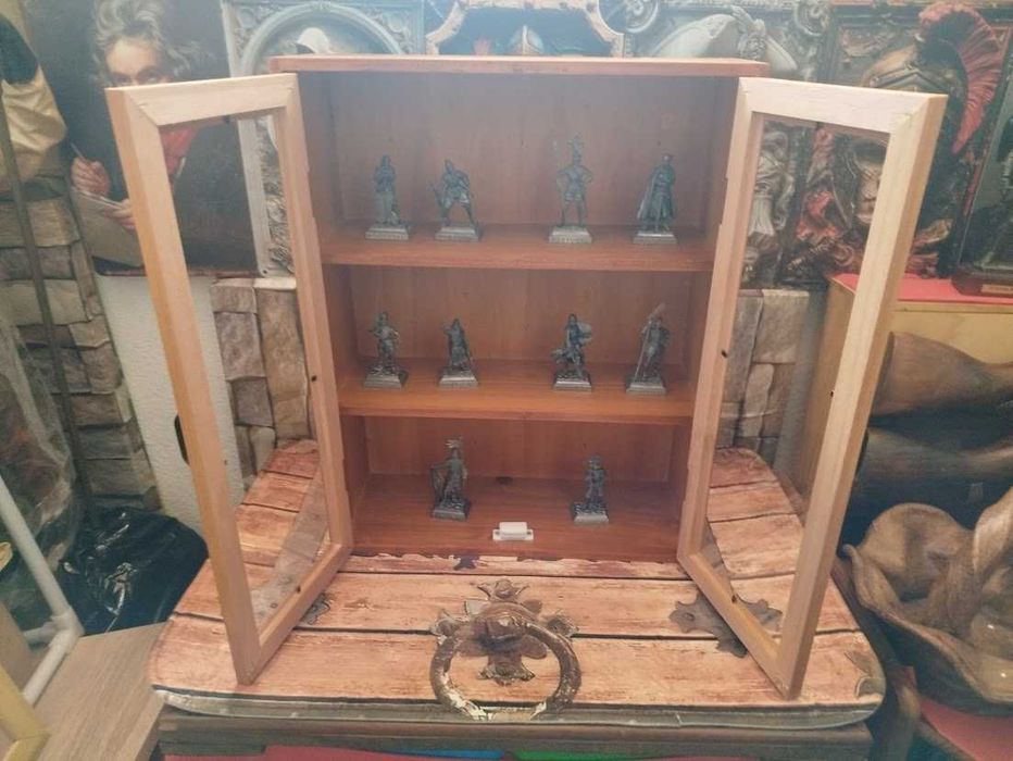 Medieval Tin Display Cabinet with 10 Knights64297594234498121