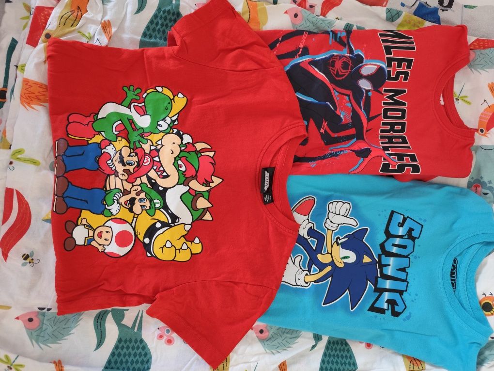 Conjunto de três t-shirts para menino