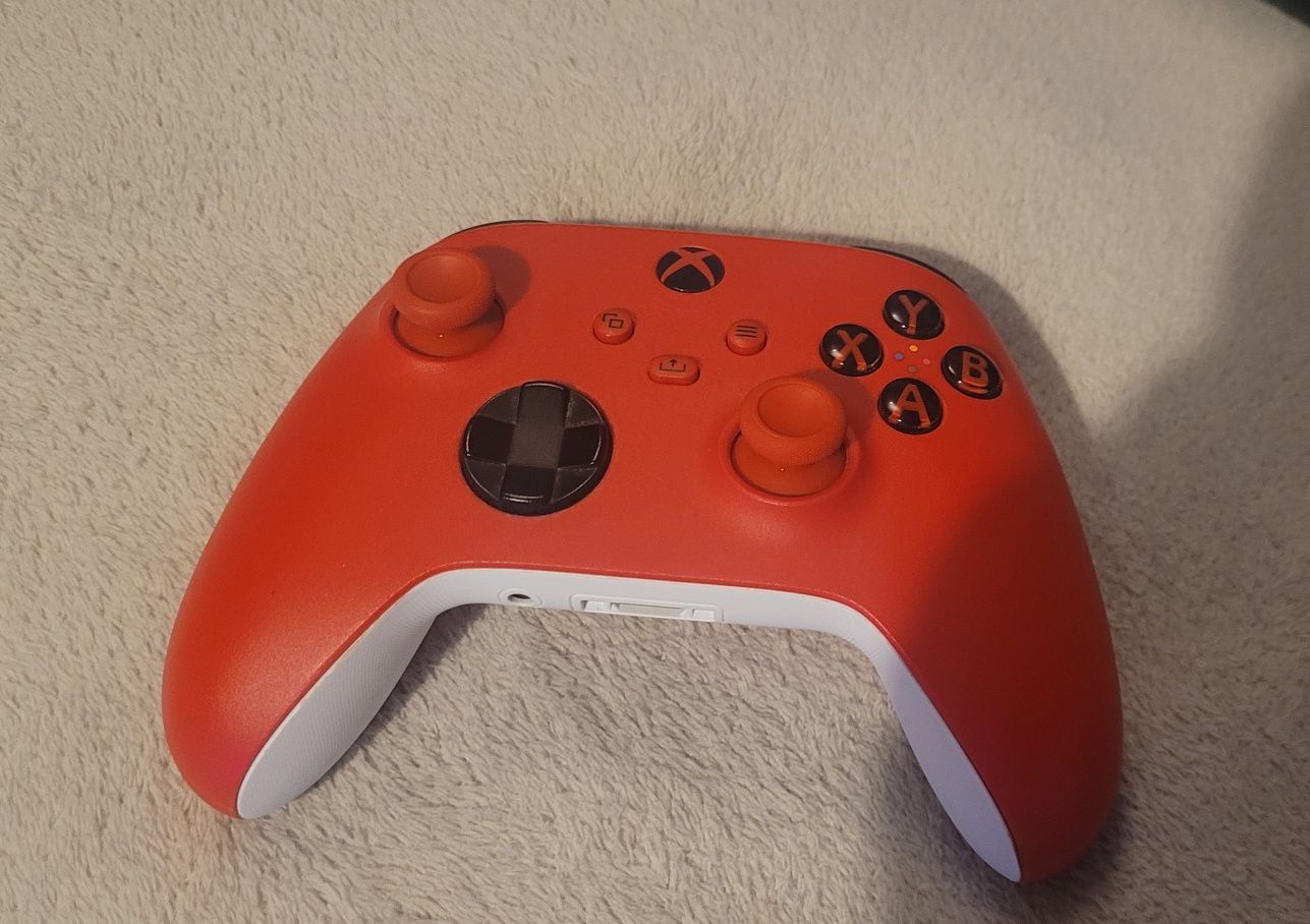 Xbox One 500gb + Kinect (w zestawie z grami, padem i stacją dokującą)