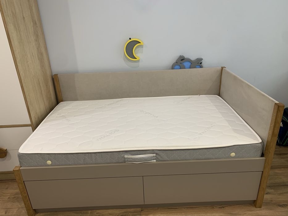 Дитяче ліжко з матрасом