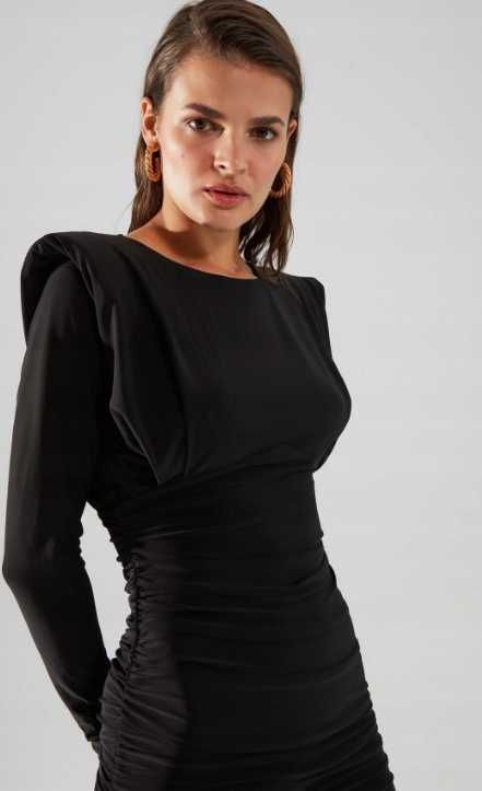 Czarna sukienka marszczona mini Trendyol S