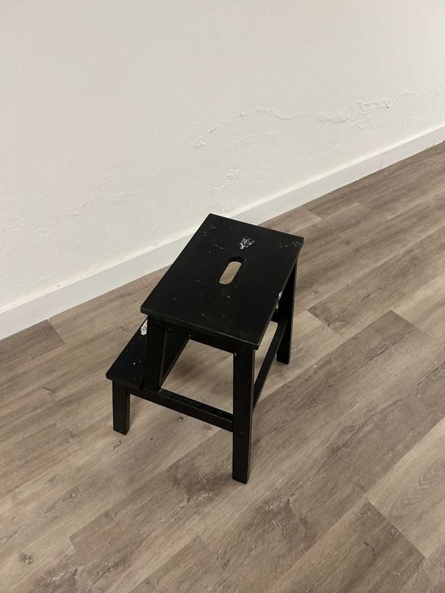 [Reservado] Escadote IKEA BEKVÄM Preto – 2 Degraus, Madeira, Razoável