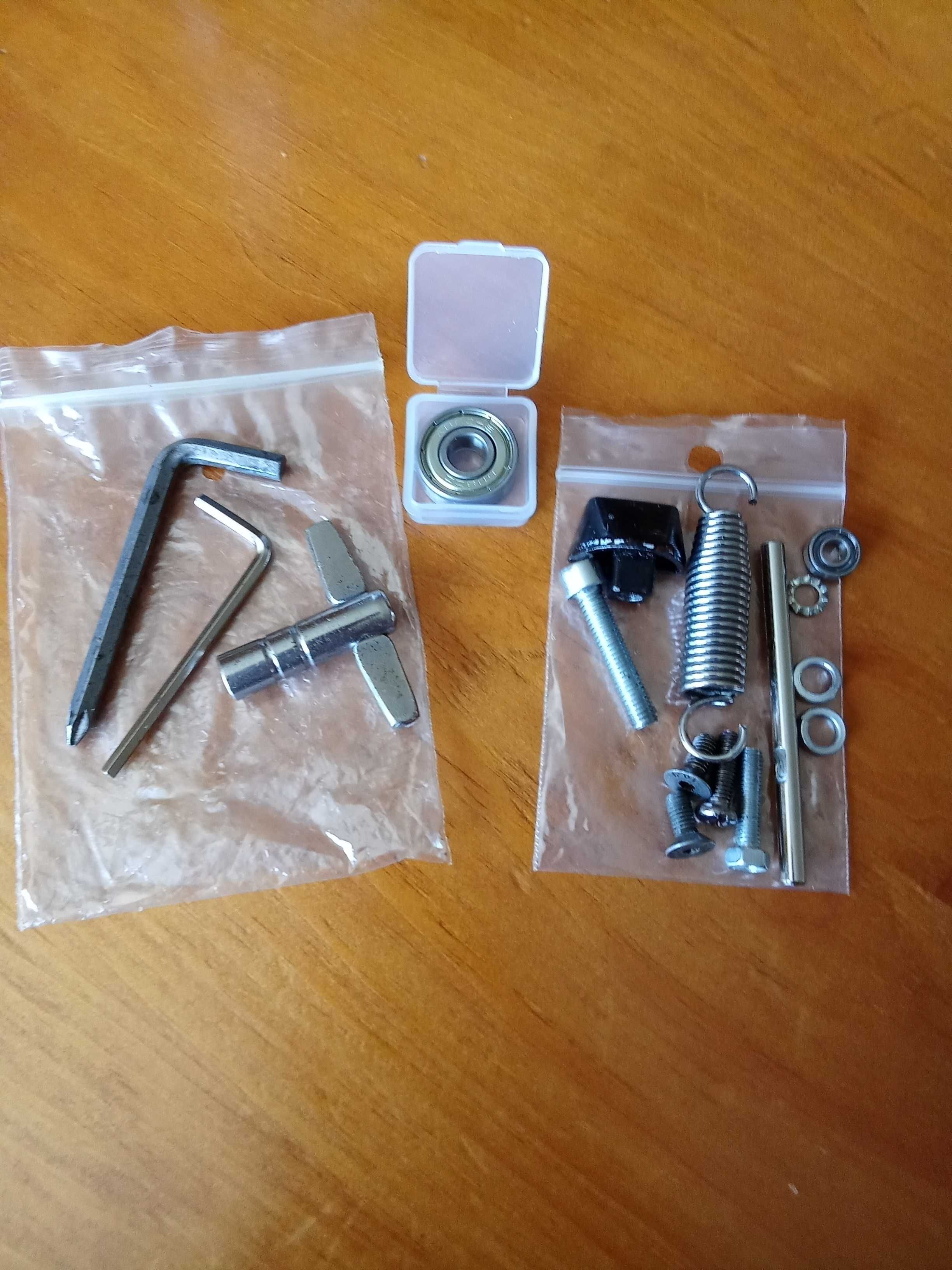 Pedal single com rolamentos Brosown Raw speed, e acessórios suplentes