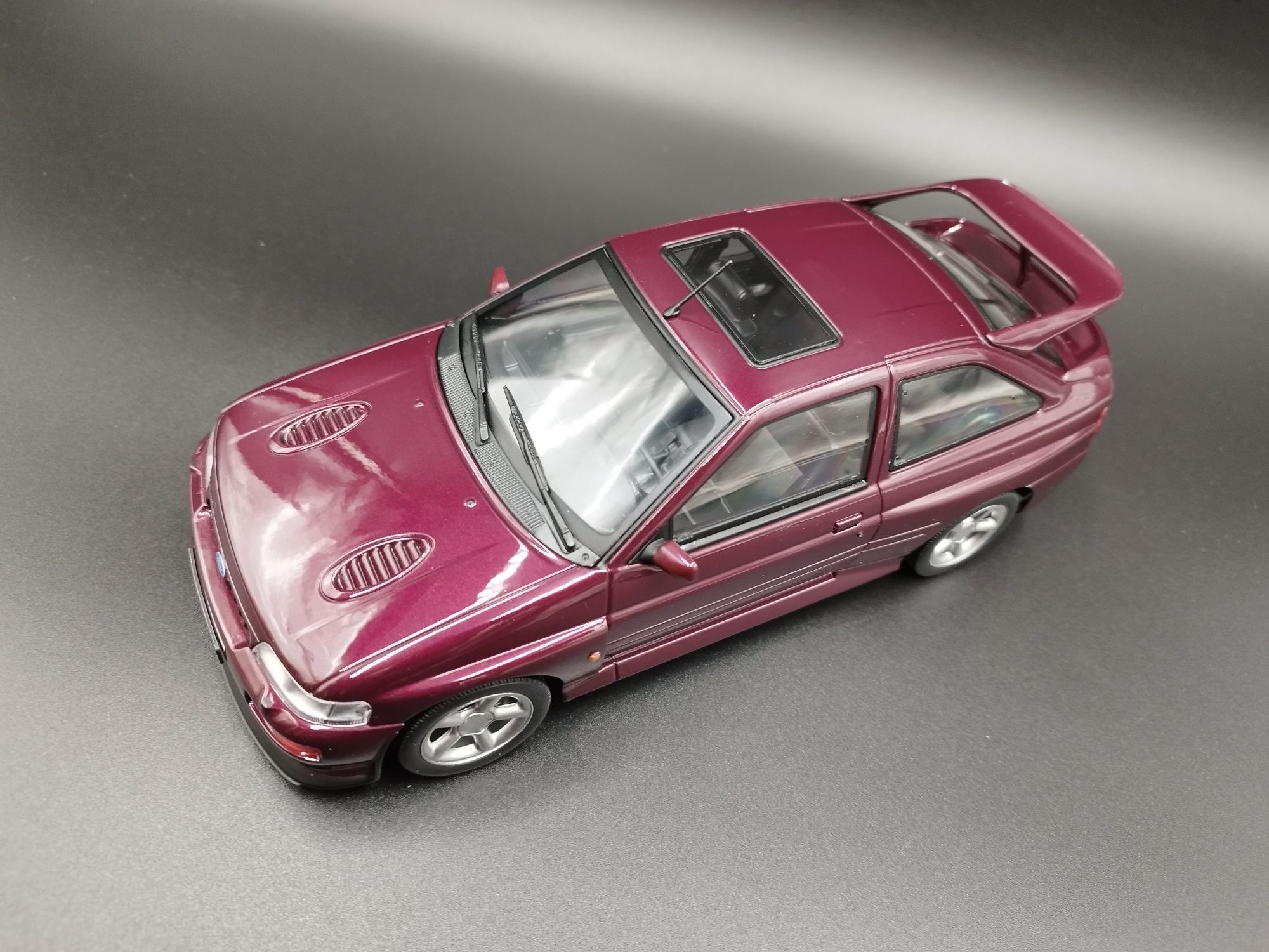 1:18 Norev Ford Escort Cosworth 1992 violet metallic model