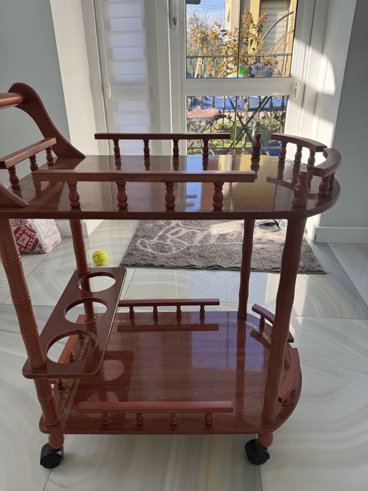 Столик-бар під напої