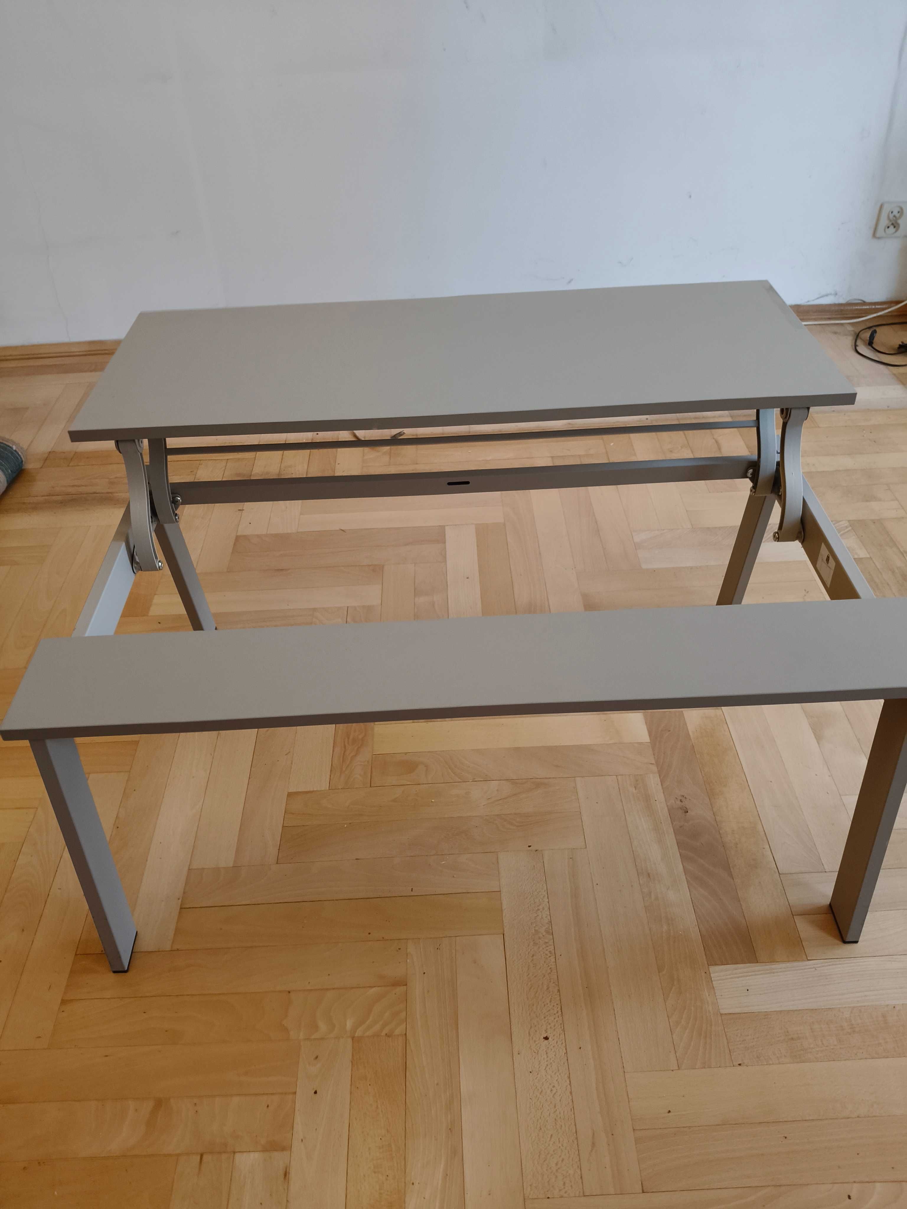 Stolik Ikea z podnoszonym blatem.