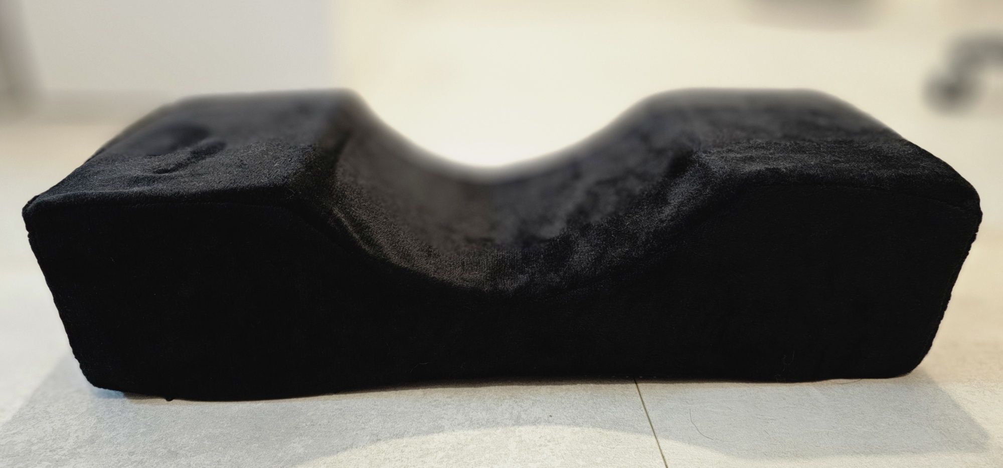 Poduszka kosmetyczna czarna welur