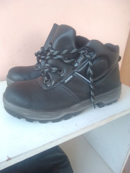 Ботинки робочі нові  р.42