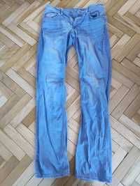 Błękitne jeansy w rozmiarze 30/36 Mustang