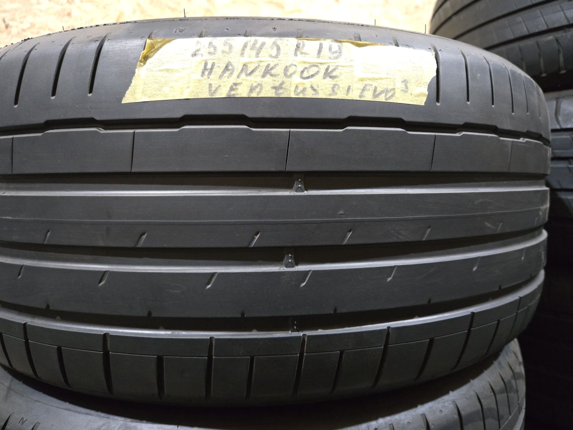 255/45R19 Hankook Ventus S1 EVO 3 Tesla model Y 245 45