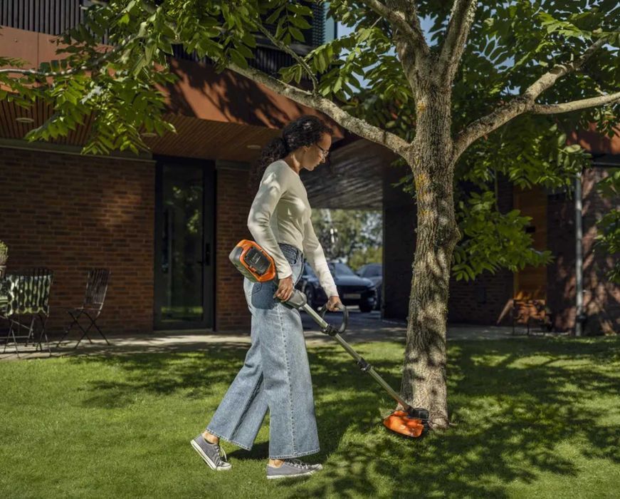 Podkaszarka akumulatorowa Husqvarna 215IL - zestaw Raty 0%