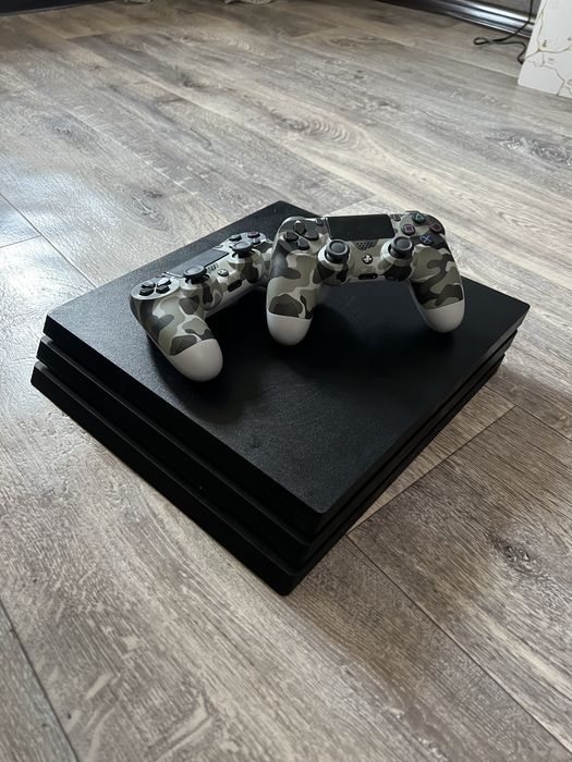 приставка PS4 Sony PlayStation 4 Pro 1Tb + 2 контролера