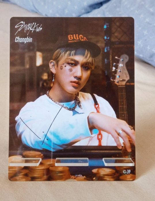 Stray Kids Changbin Scars telephone stand