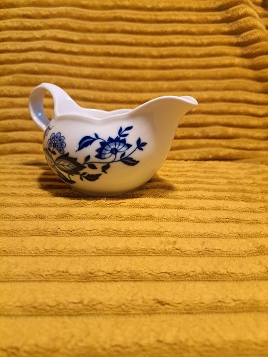 Sosjerka z granatową aplikacją