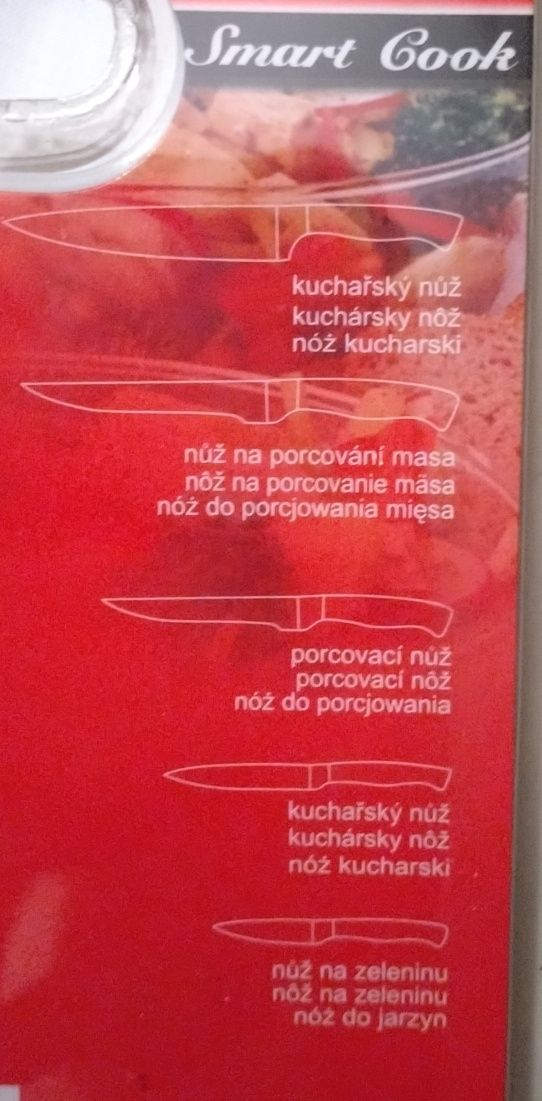 Zestaw noży kuchennych. Ostrzałka i deska
