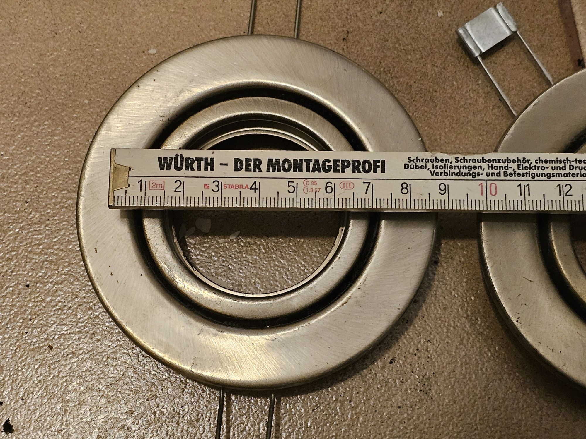 Halogeny sufitowe - wzór szczotkowane aluminium