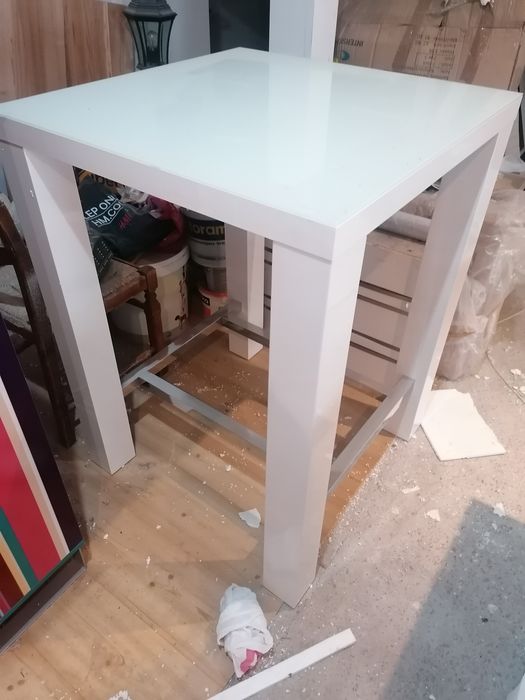 Nowoczesny wysoki stół do hokerow 90x90 lakierowany szkło hartowane