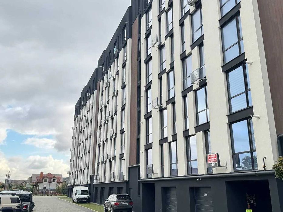 Простора трикімнатна в ЖК "Шоколад" !