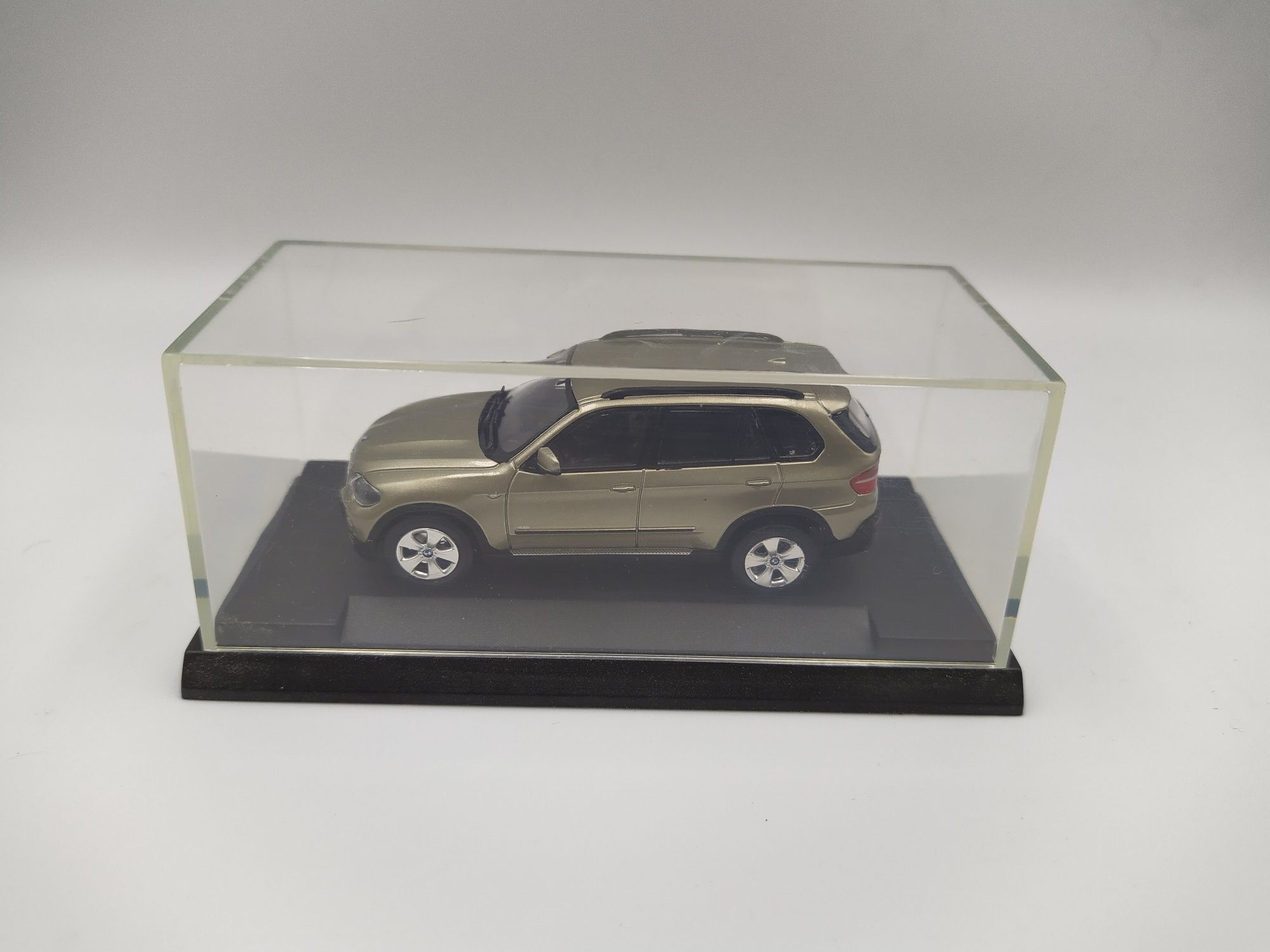 BMW X5 E70 Absolute Hot Skala 1:64