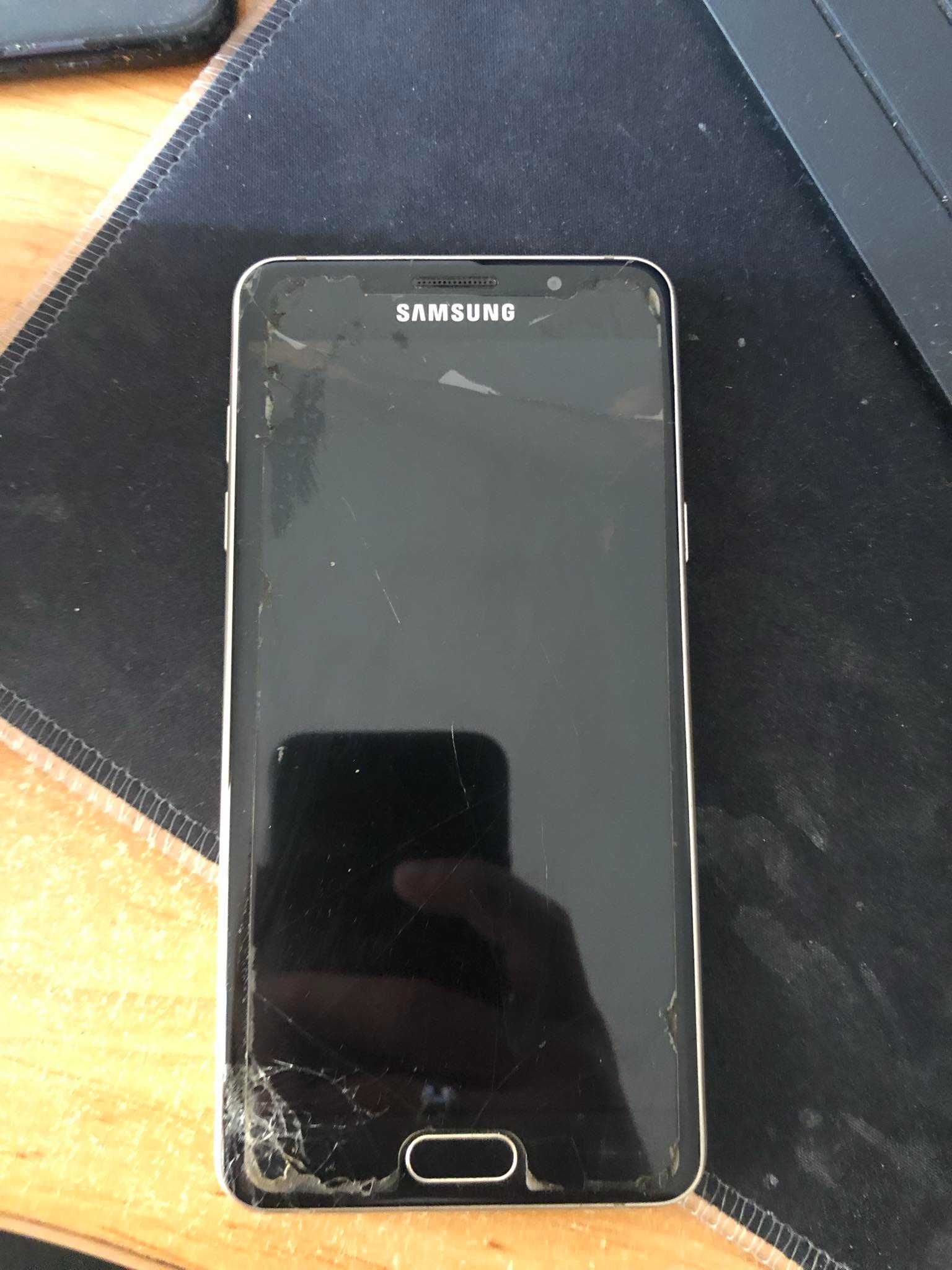 Samsung a5 (2016) z uszkodzonym wyswietlaczem