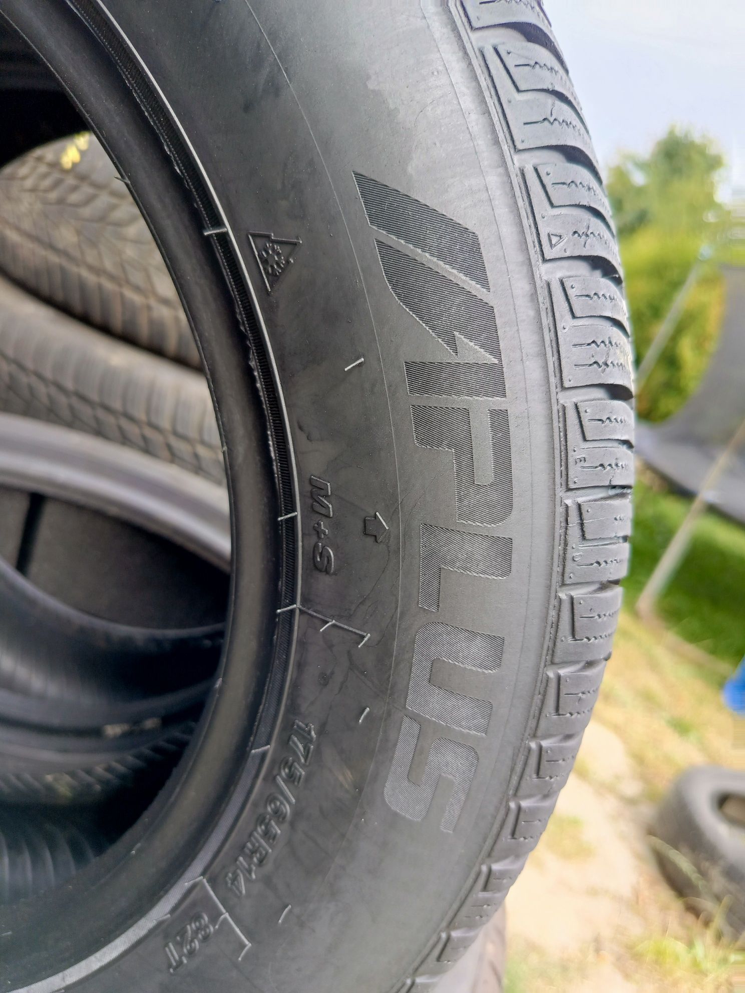 Sprzedam prawie nowe opony 175/65 r14