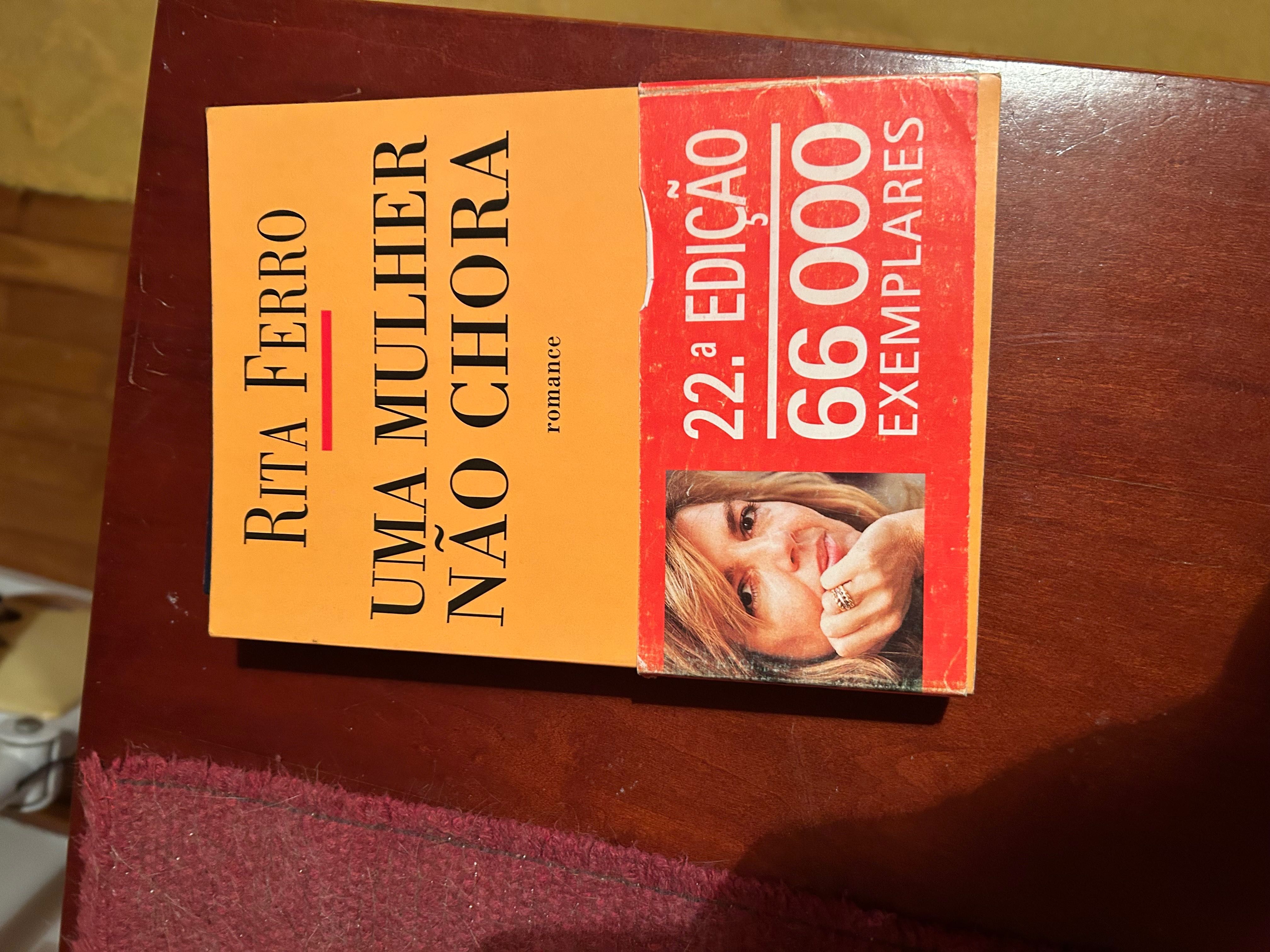 Livros variados.