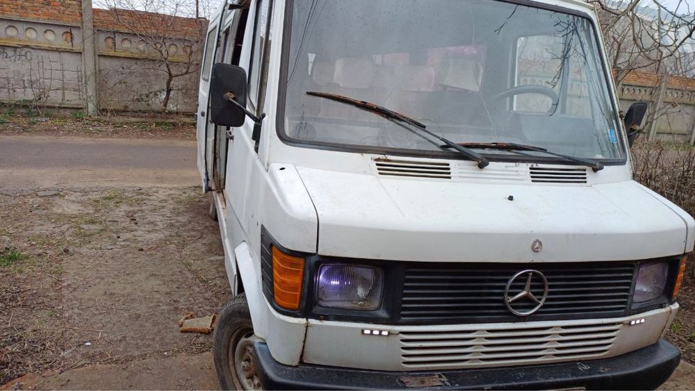 Продаю Mercedes-Benz средний 1988 года