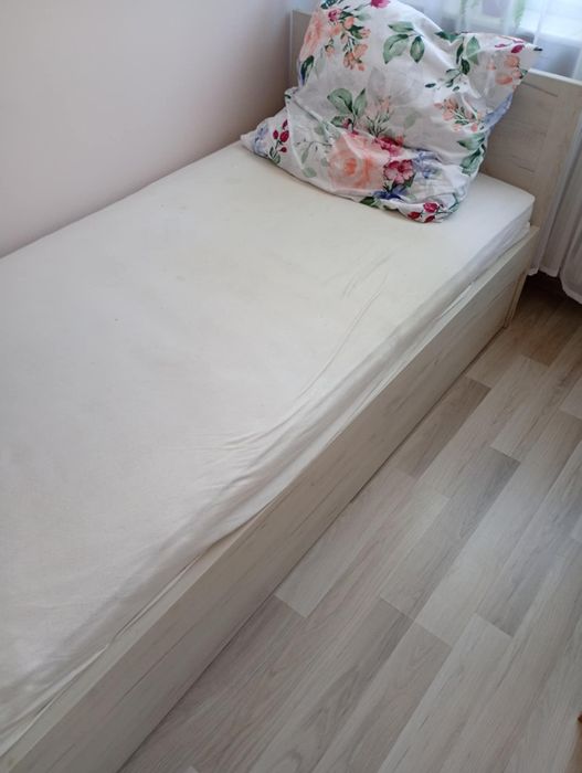 Łóżko drewniane z szuflada