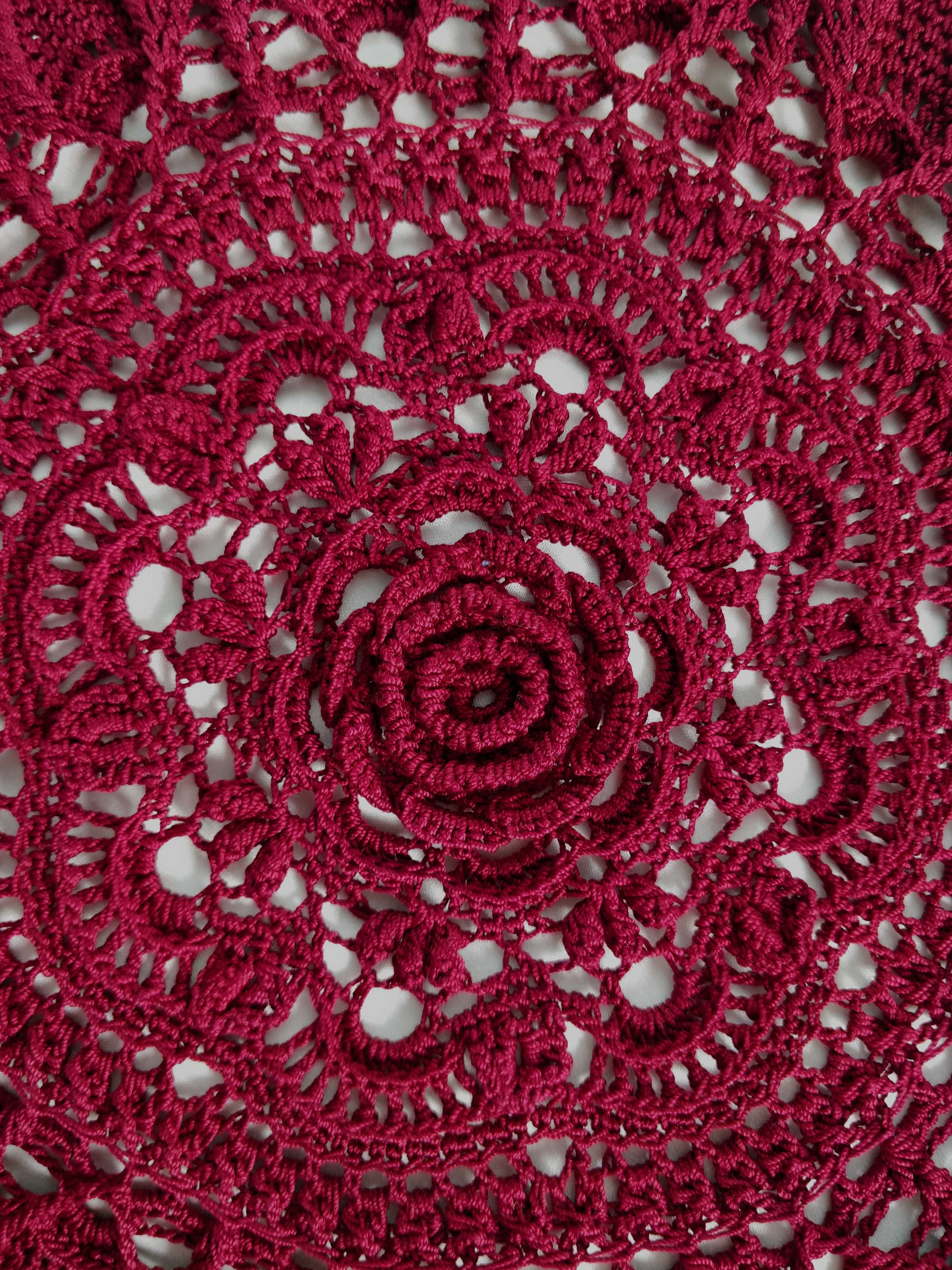 Rustykalna okrągła bordowa/czerwona serweta na szydełku Handmade