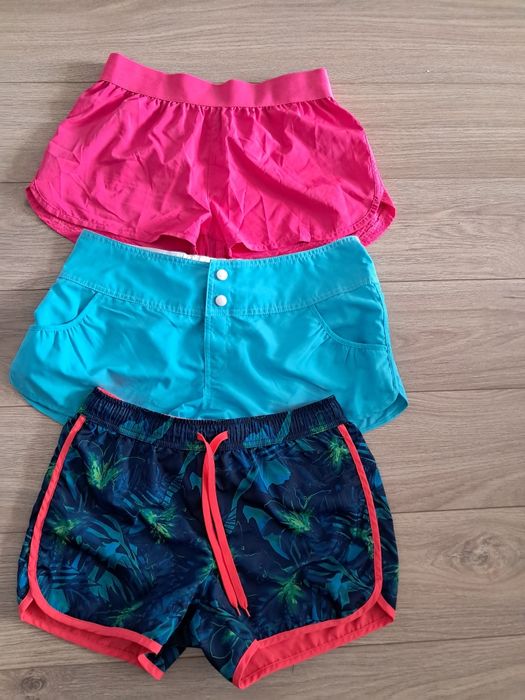 Spodenki sportowe damskie 36/38 3 pary. Stan idealny. Na samym dole są