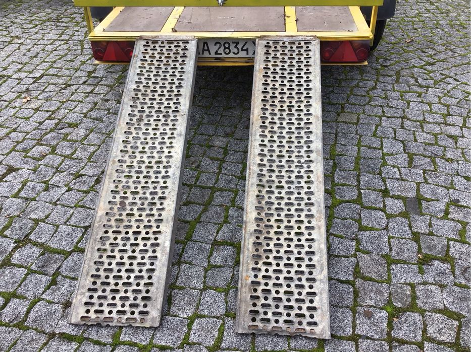 Автомобільний причіп вантажний