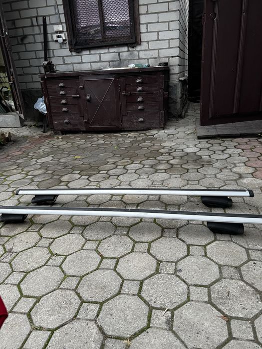 Поперечки на стандартні рейлінги. Модель Rav4  Перемички на дах.