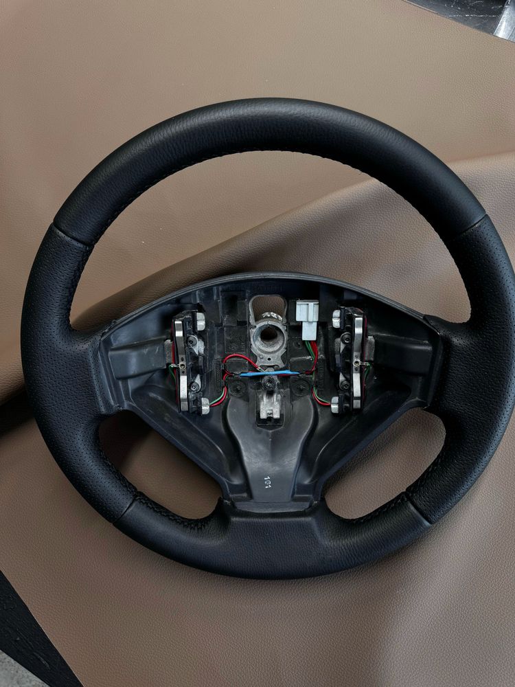 Кермо перетягнуте Трафік Віваро Trafic Vivaro на обмін