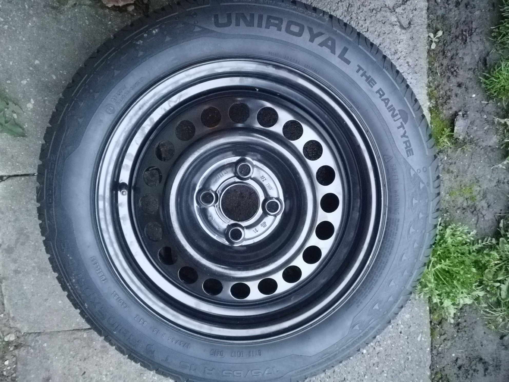Koła LATO R 15 Komplet Felgi stalowe 175 65 5,5j et 45 .Uniroyal RainE