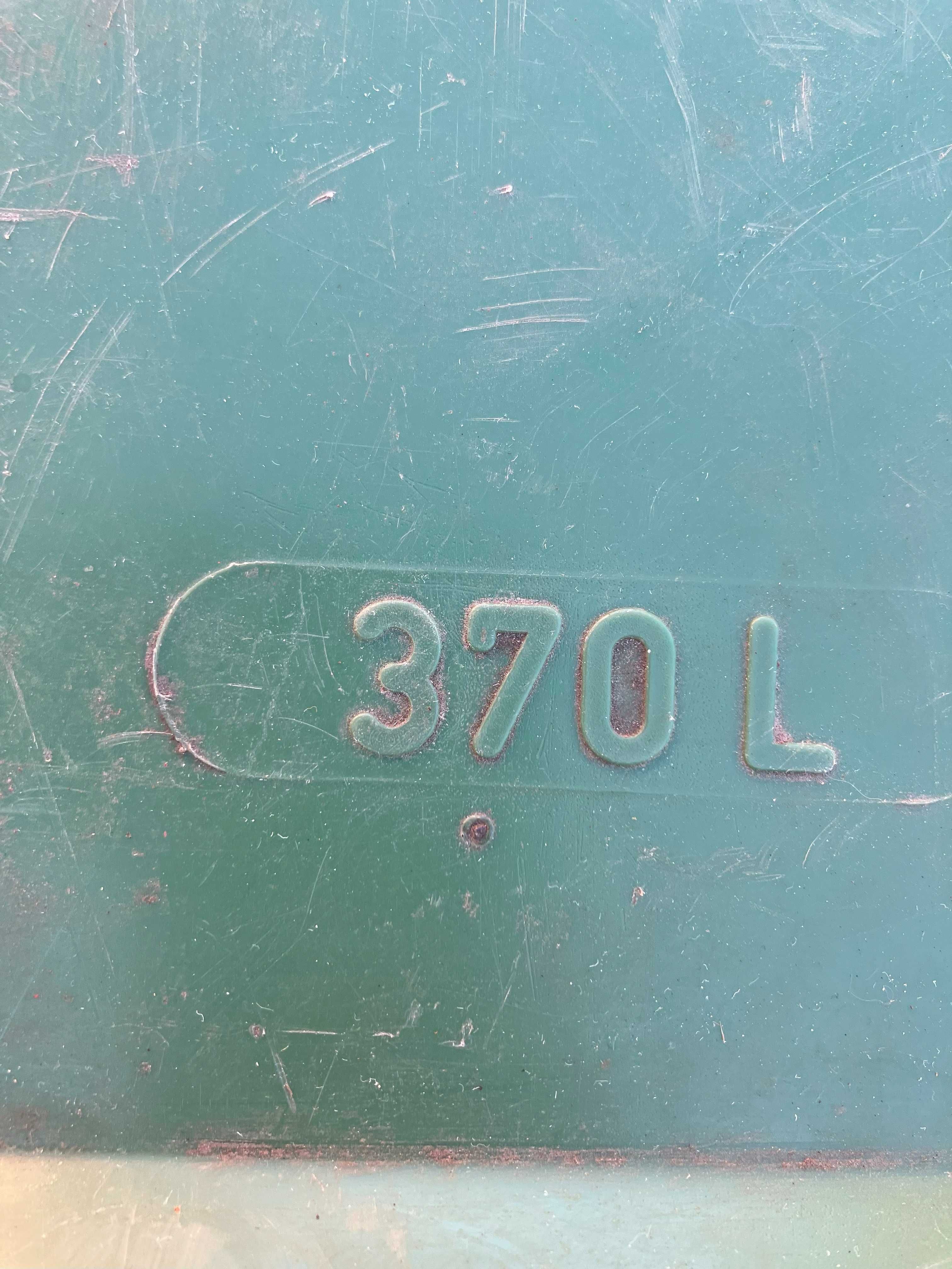 Pojemniki plastikowe na kółkach 370 l - 3 szt.