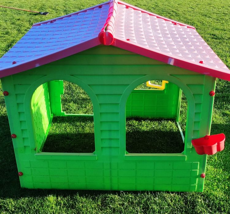 Domek i ślizgawka dla dzieci