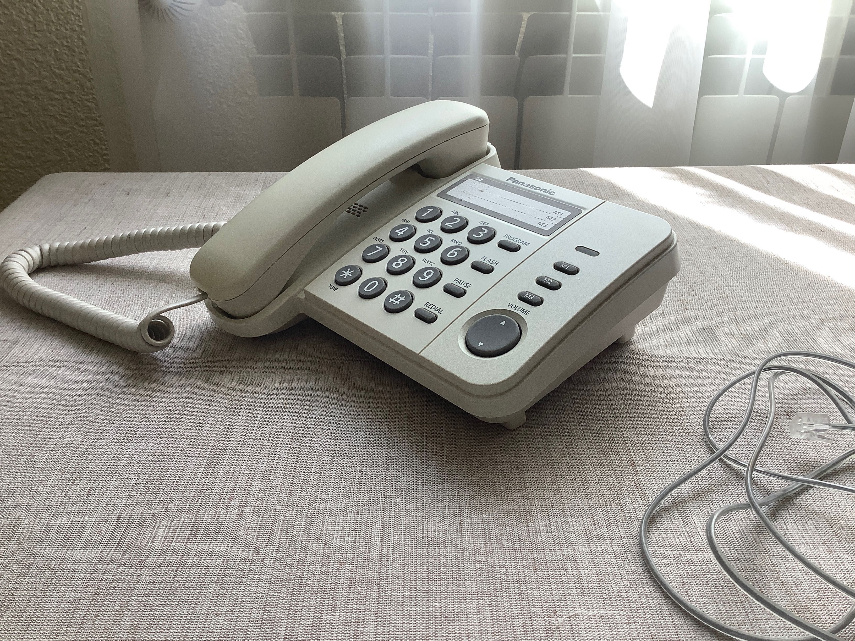 Телефон  Panasonic KX - TS2352UA