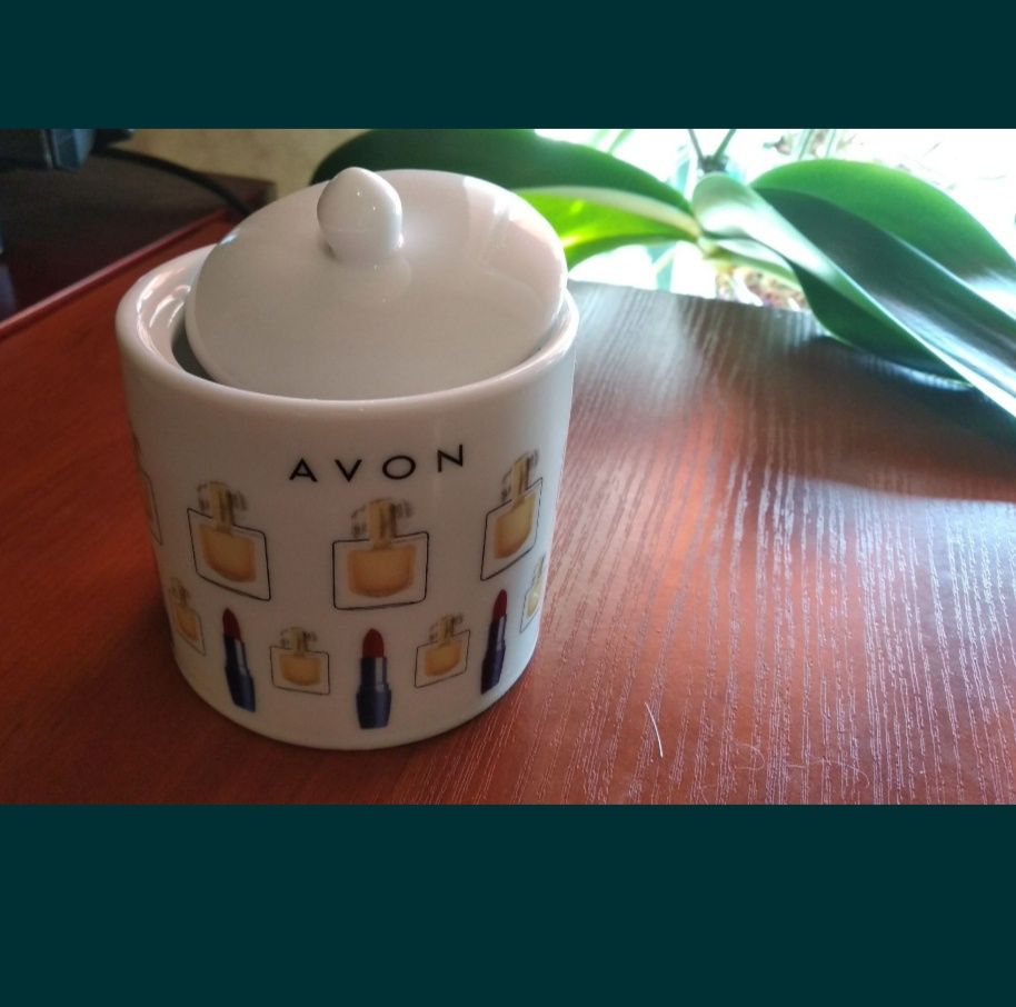 Чайник заварочный и сахарница .Avon порцеляновый сервиз белоснежный